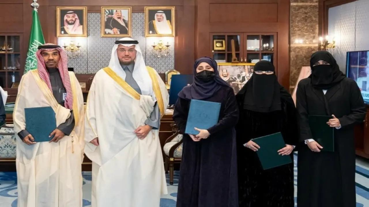 تقدير خاص محافظ الأحساء يكرم 30 قائدًا ومنسوبًا في التعليم